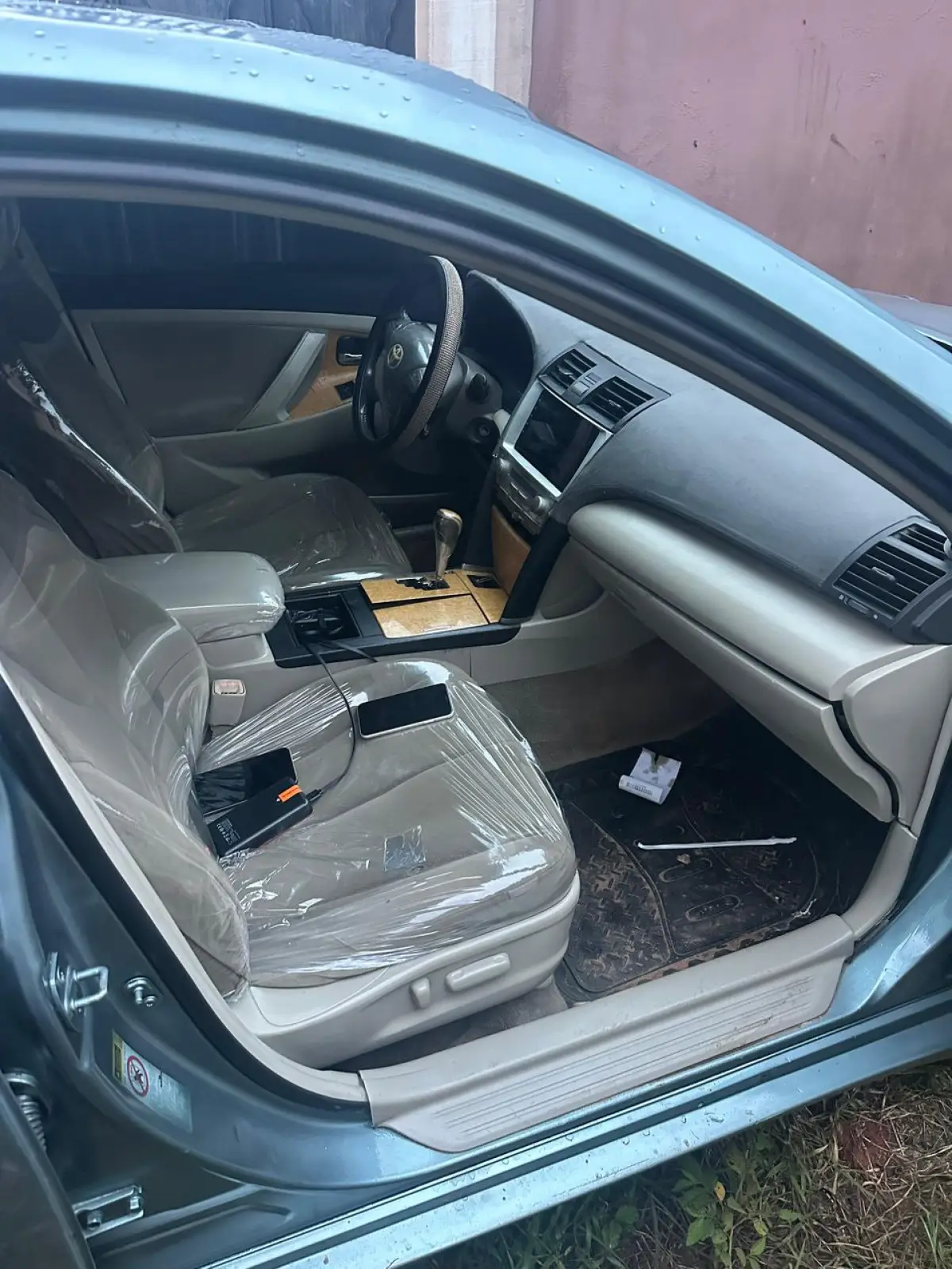 Neatly Used Toyota Camry with all components intact - Image 4