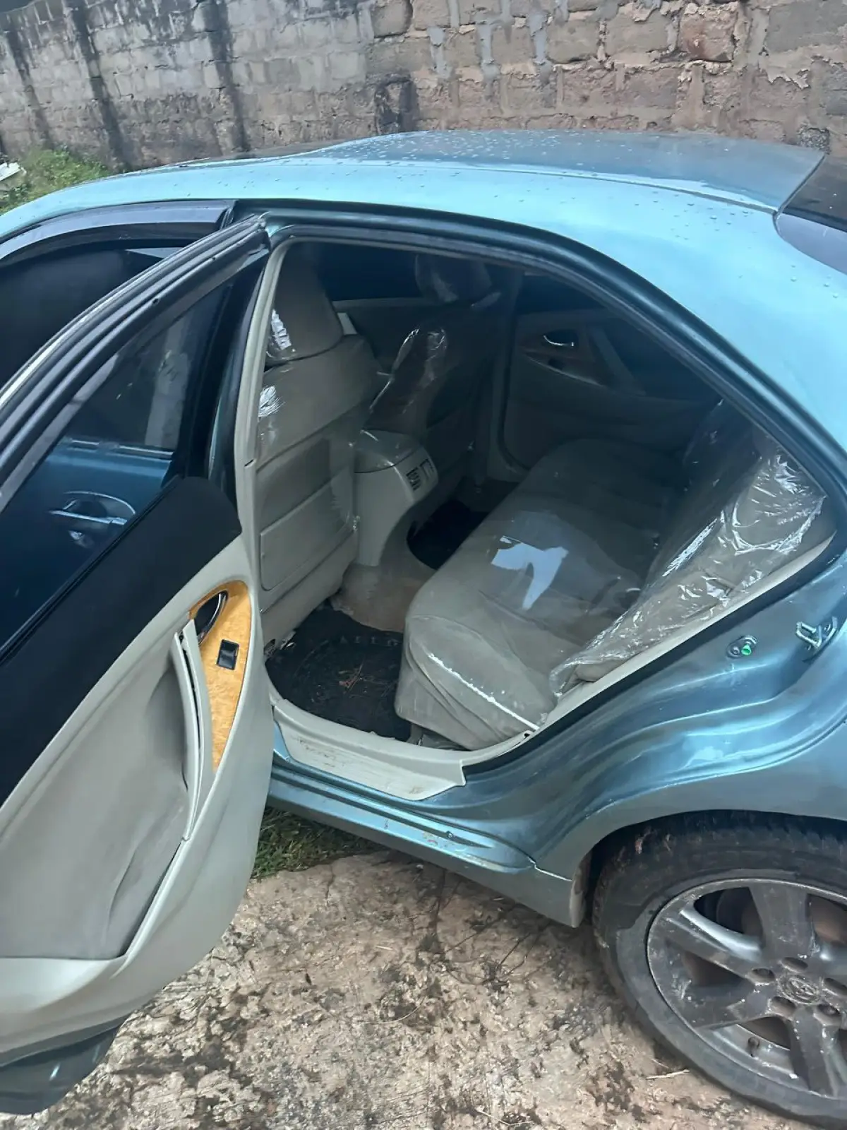 Neatly Used Toyota Camry with all components intact - Image 5