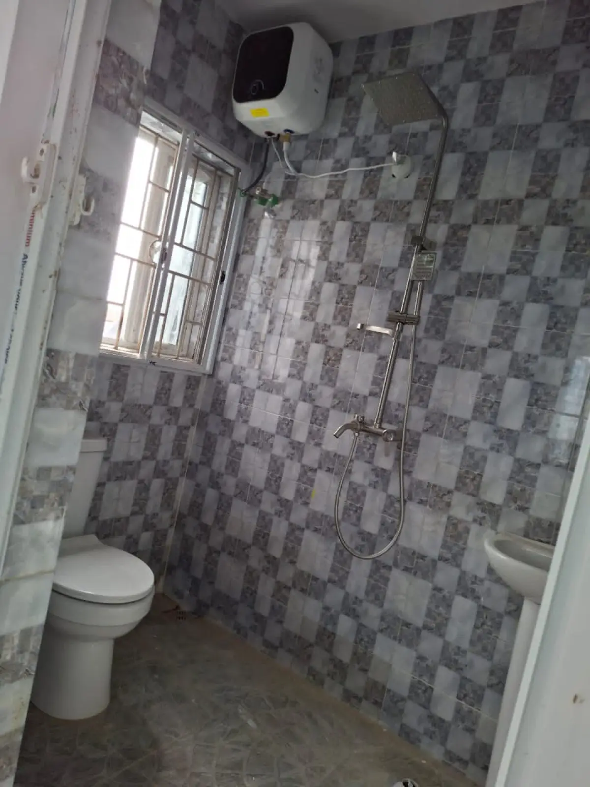 3bedroom flat with full modern facilities at Johnson awe oluyole Estate - Image 5