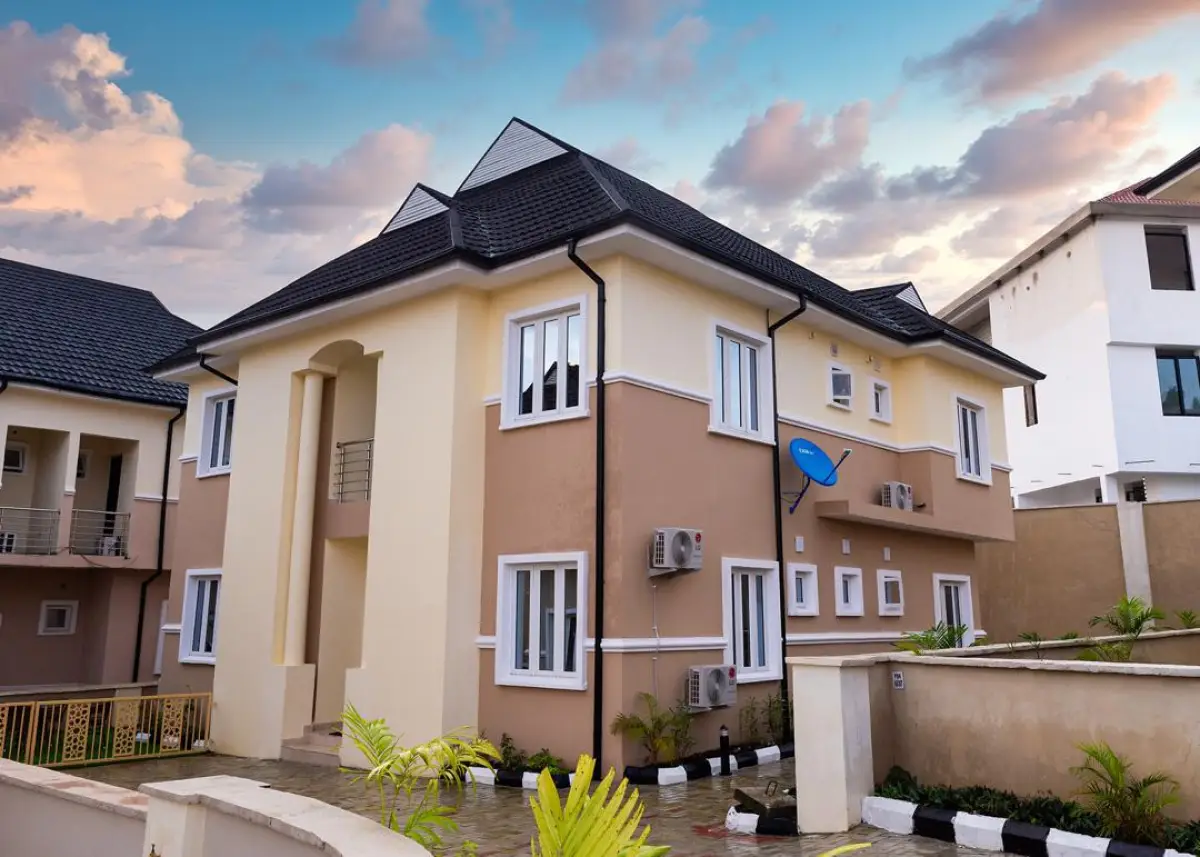 LET Ultra modern 6bedroom fully furnished apartments at Agodi Gra - Image 2