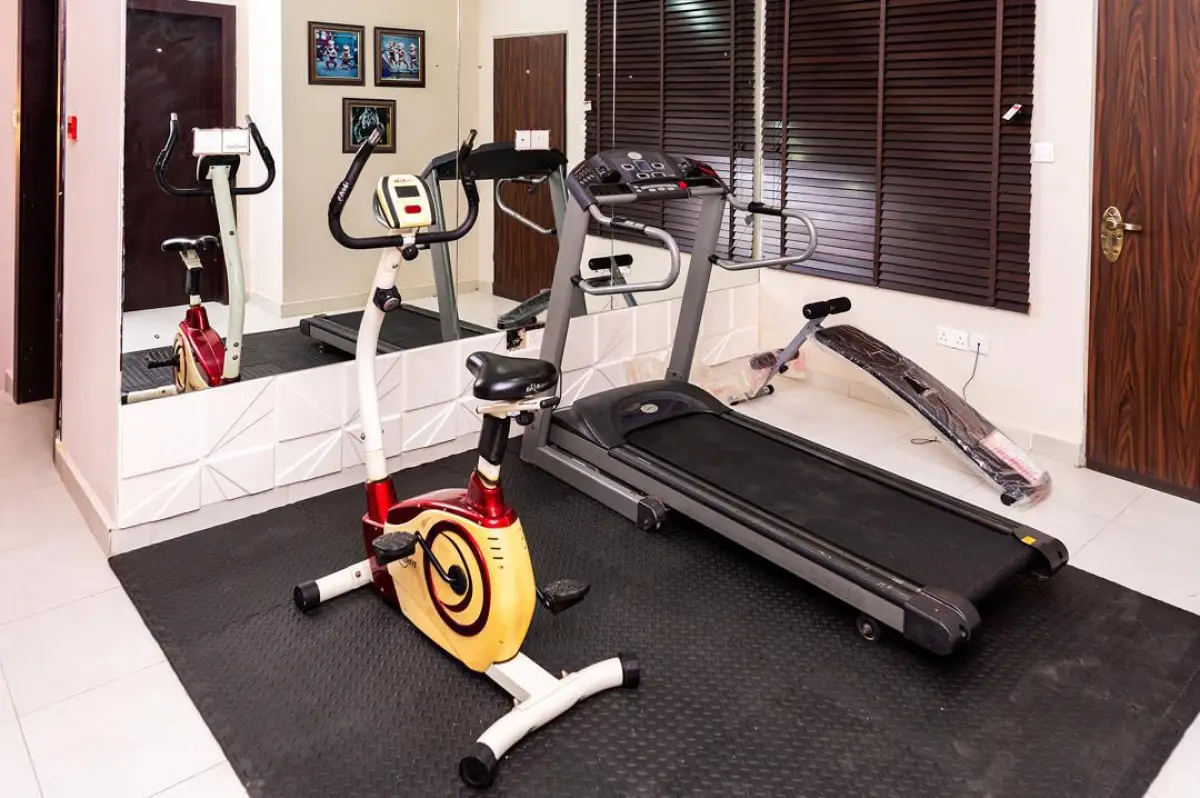 LET Ultra modern 6bedroom fully furnished apartments at Agodi Gra - Image 4