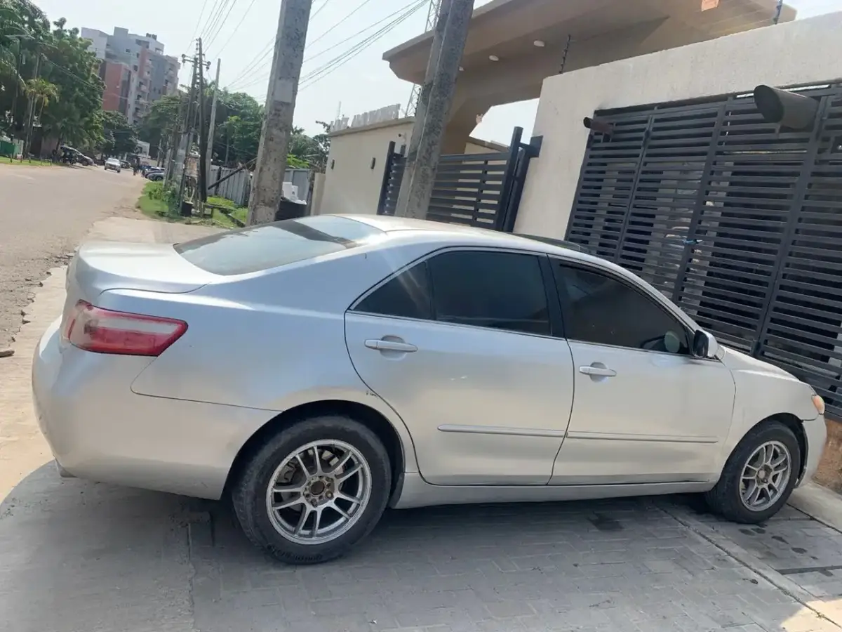 Toyota Camry 2009 - Image 2