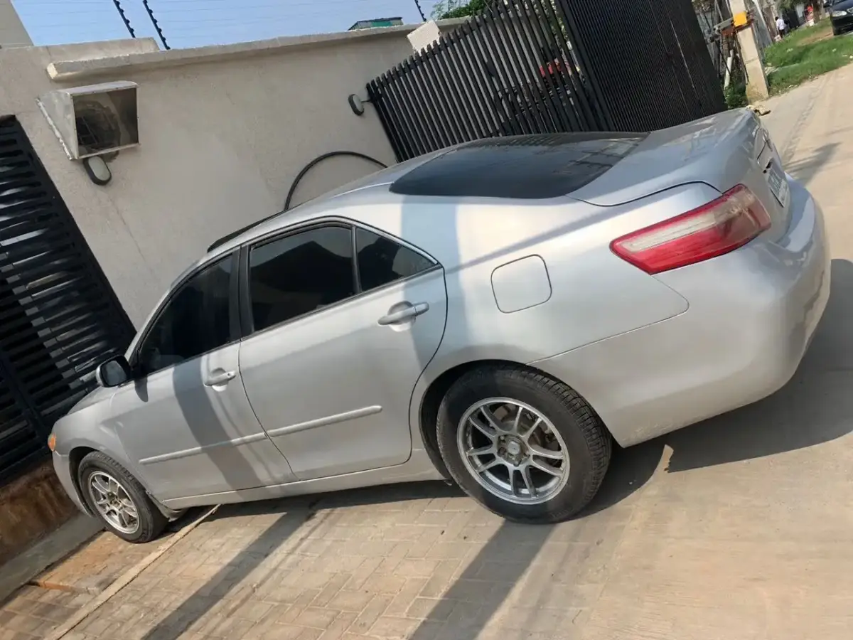 Toyota Camry 2009 - Image 7