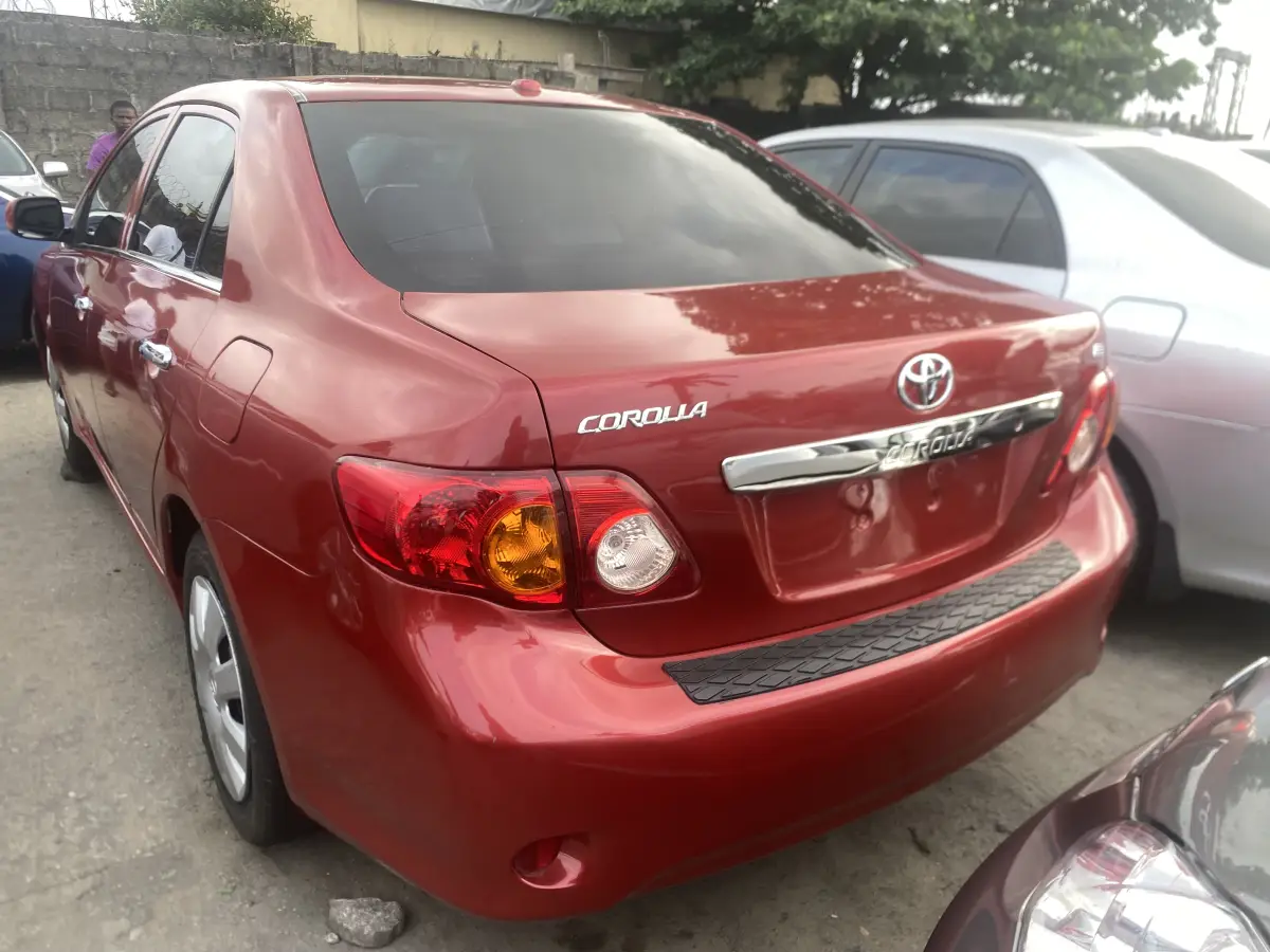 Foreign Used 2011 Toyota corolla - Image 9