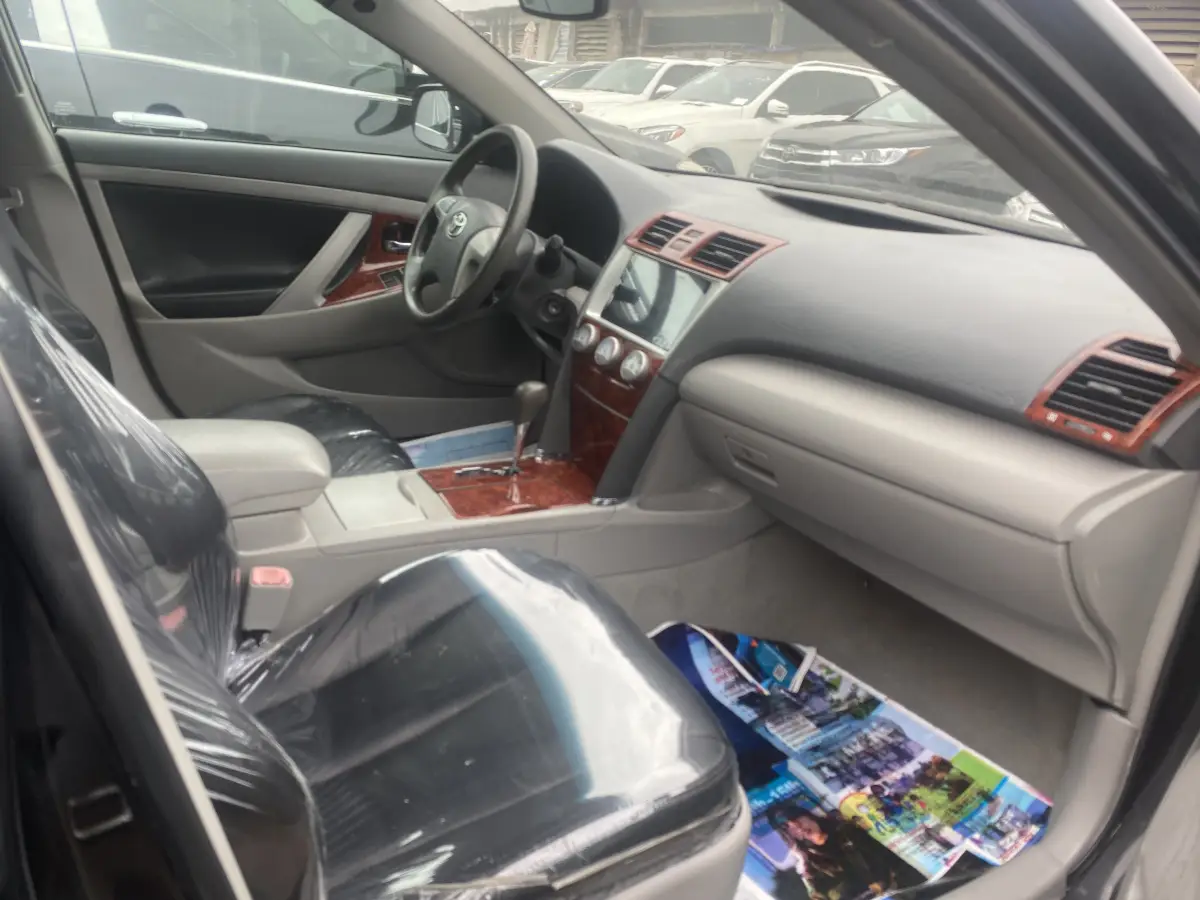 Foreign Used 2010 Toyota camry - Image 4