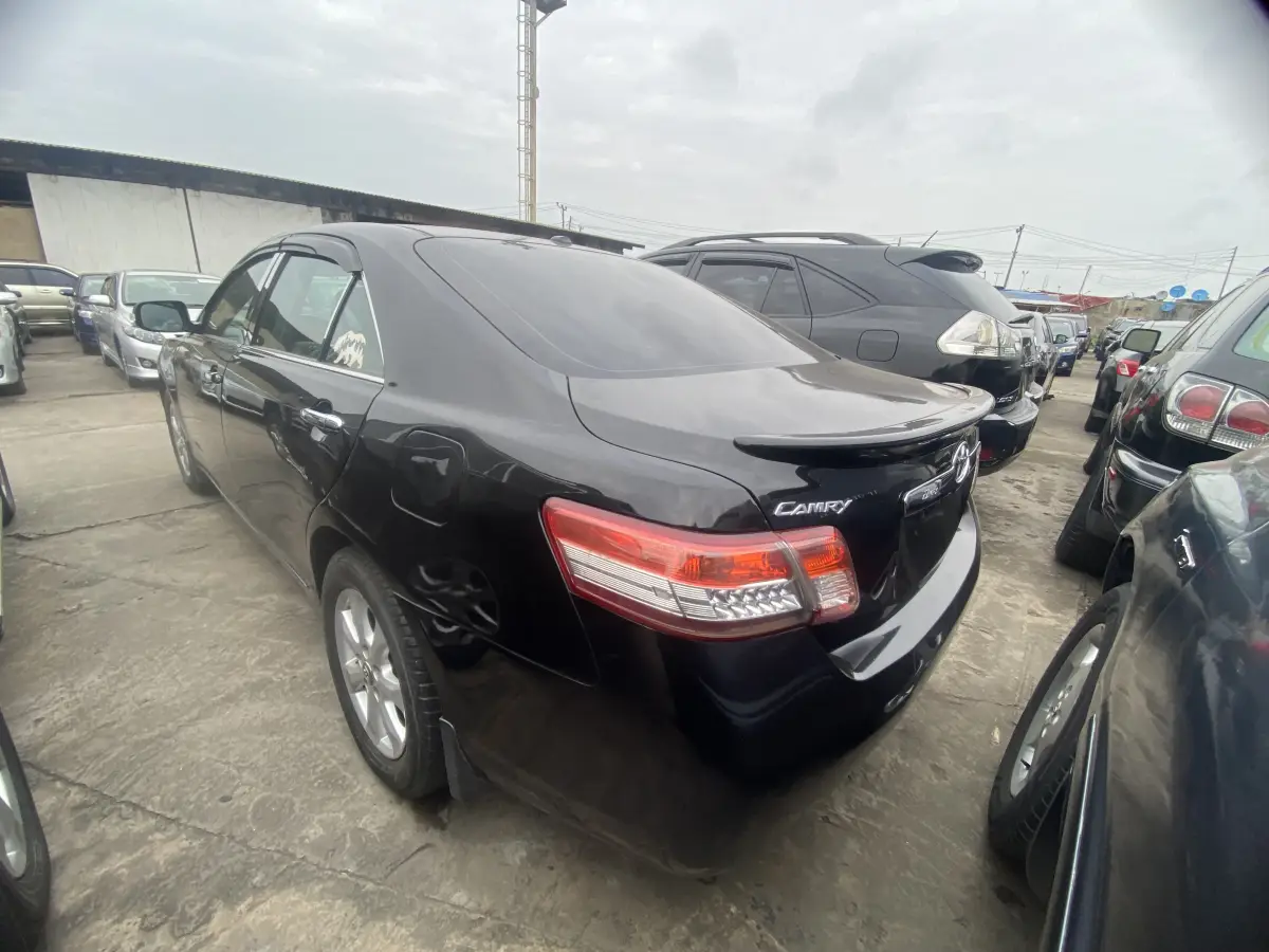 Foreign Used 2010 Toyota camry - Image 9