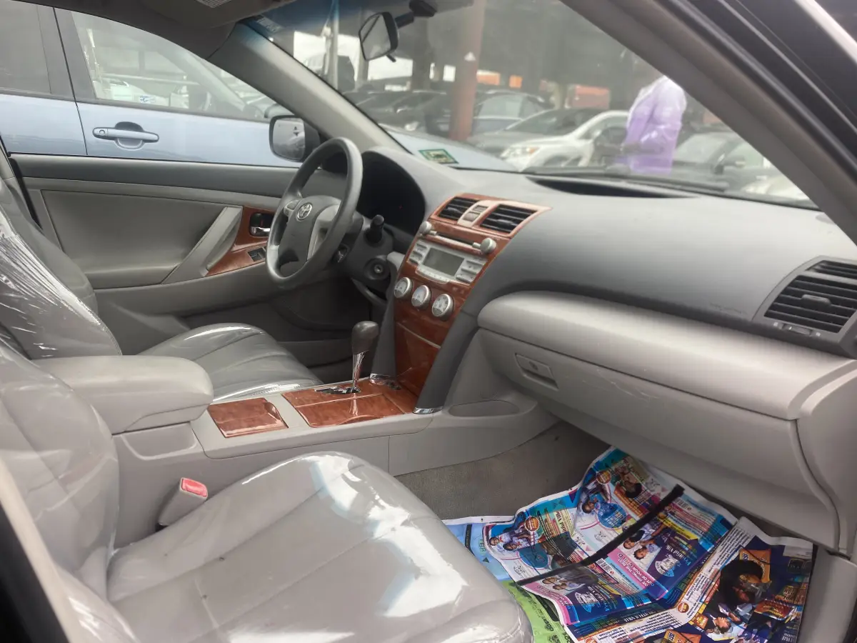 Foreign Used 2010 Toyota camry - Image 4