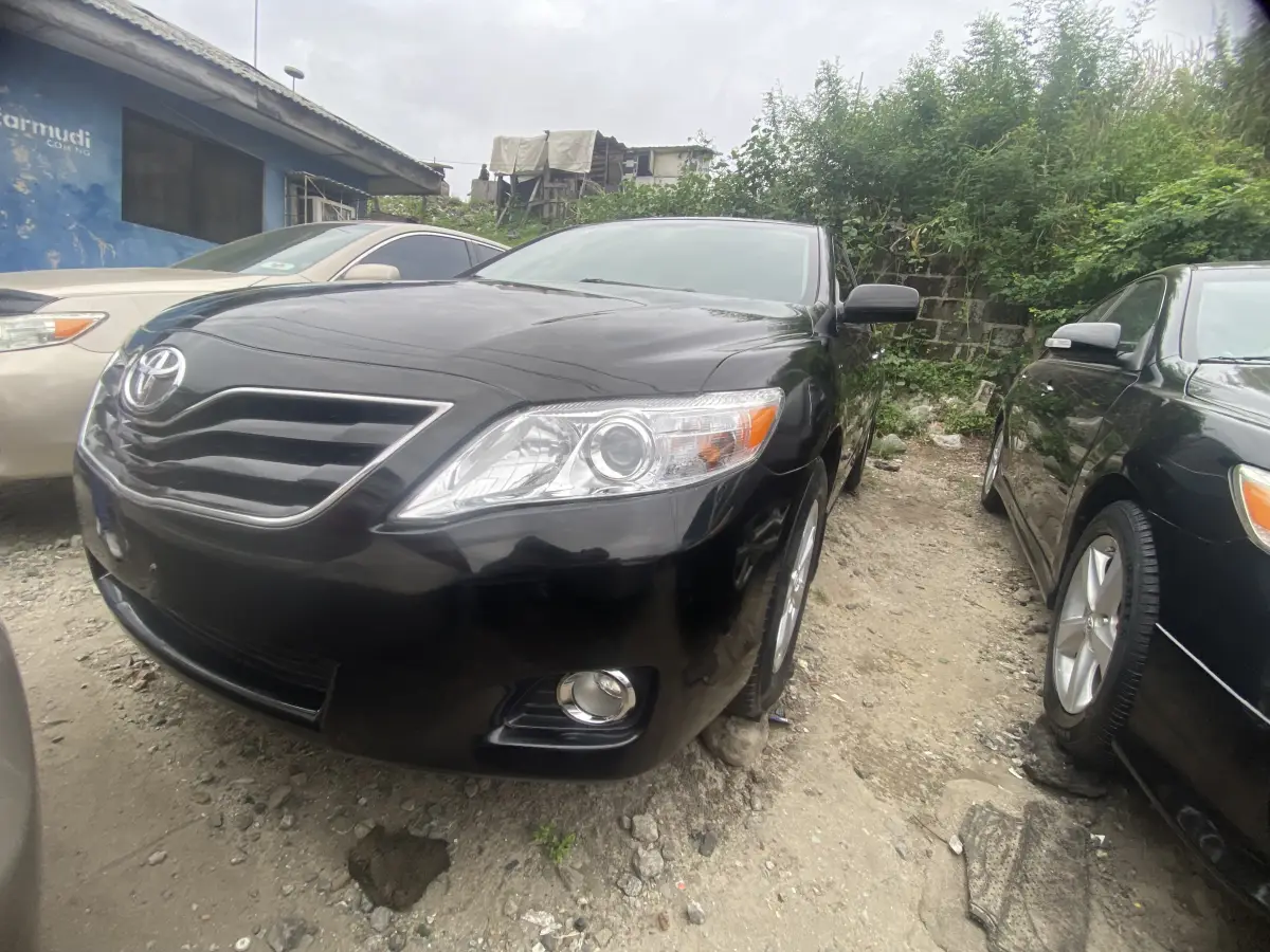 Foreign Used 2011 Toyota camry - Image 2
