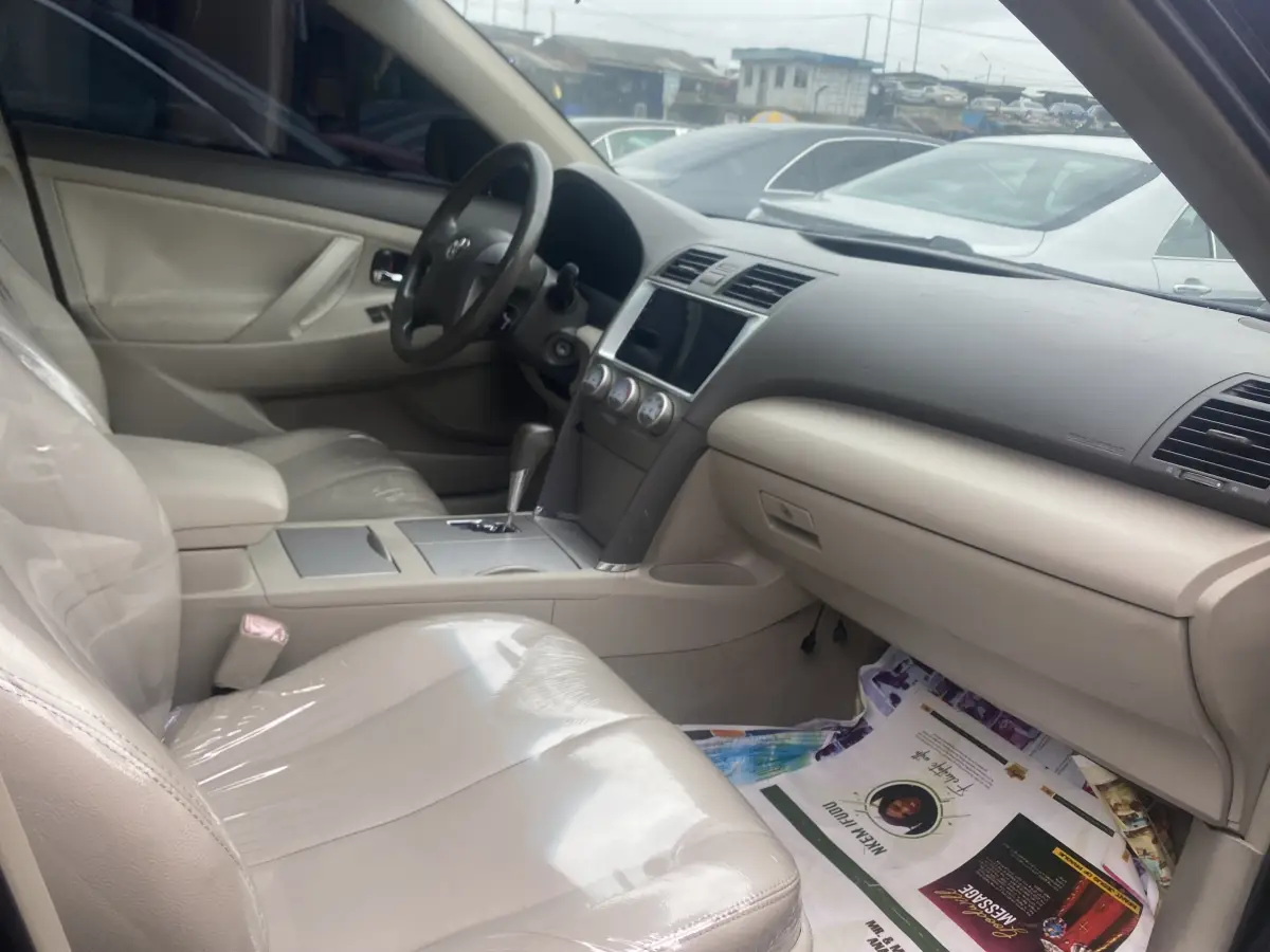 Foreign Used 2011 Toyota camry - Image 4