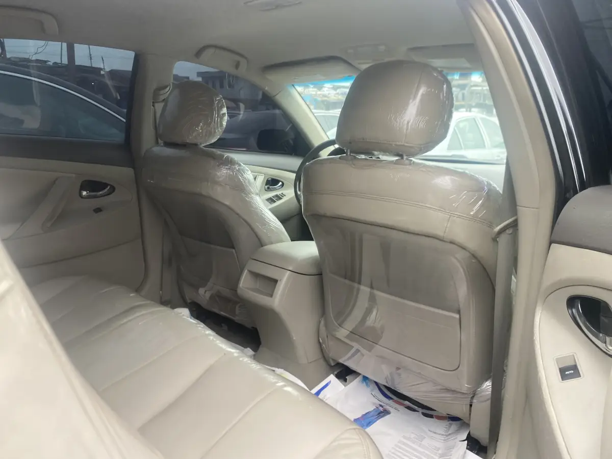 Foreign Used 2011 Toyota camry - Image 5