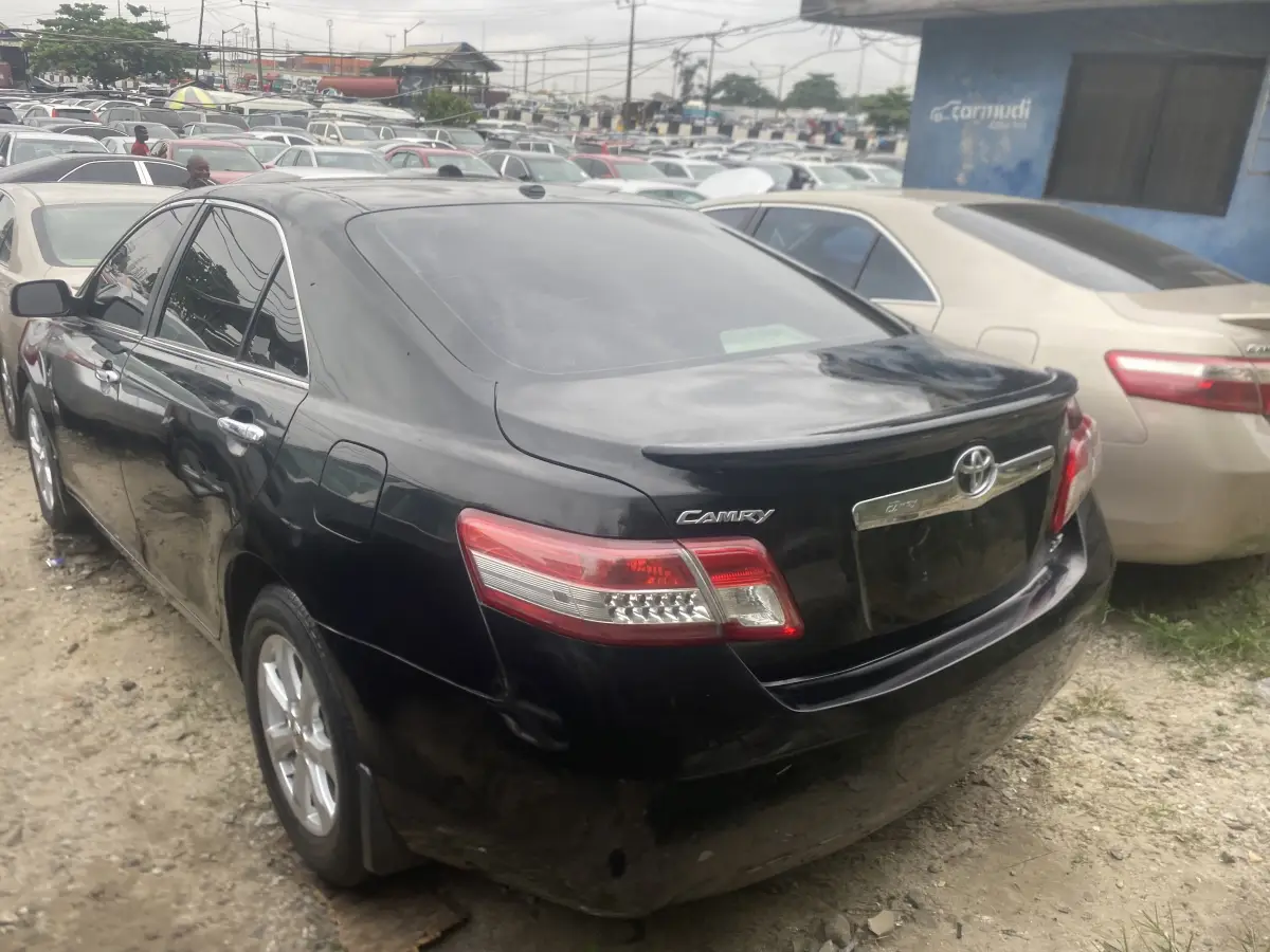 Foreign Used 2011 Toyota camry - Image 8