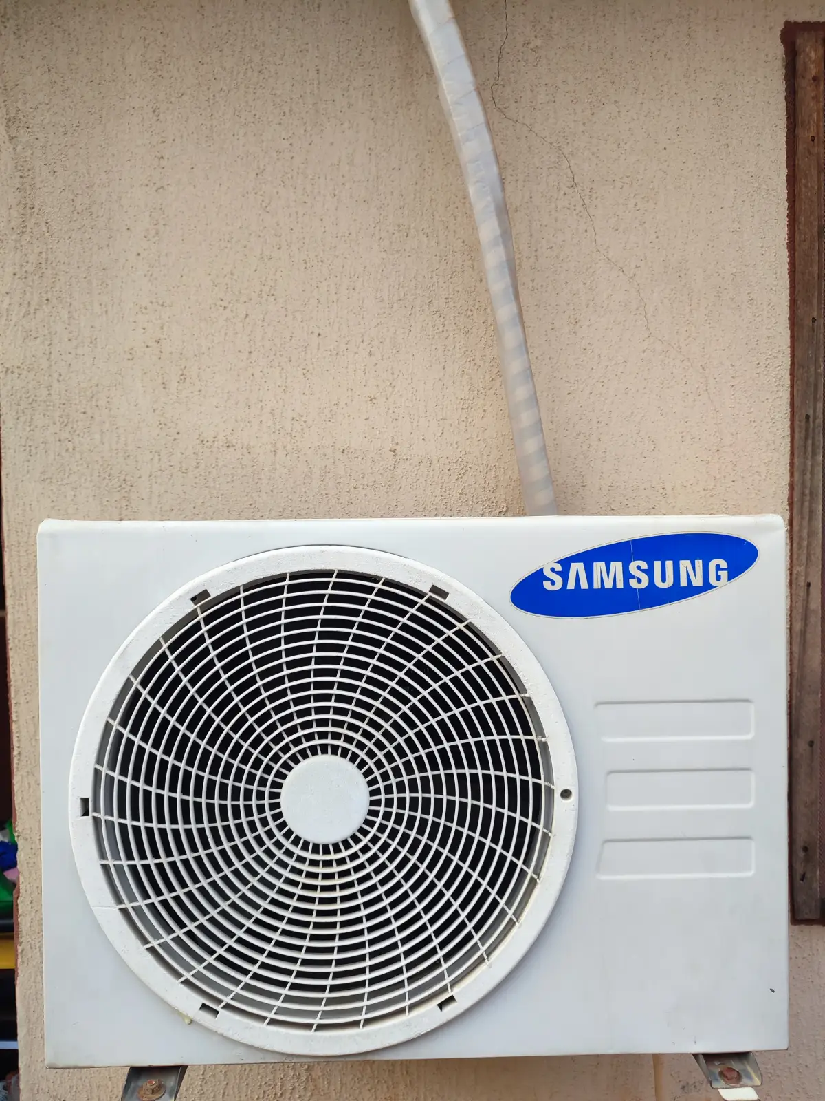 Neatly used 1hp Samsung Split AC unit - Image 2