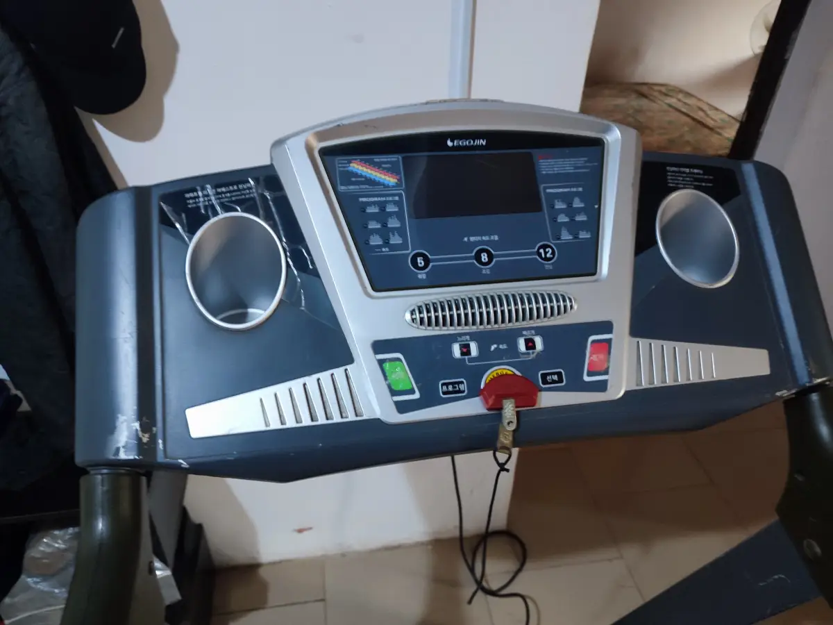 Neatly used Foldable 1.75Hp Maestro Treadmil - Image 2