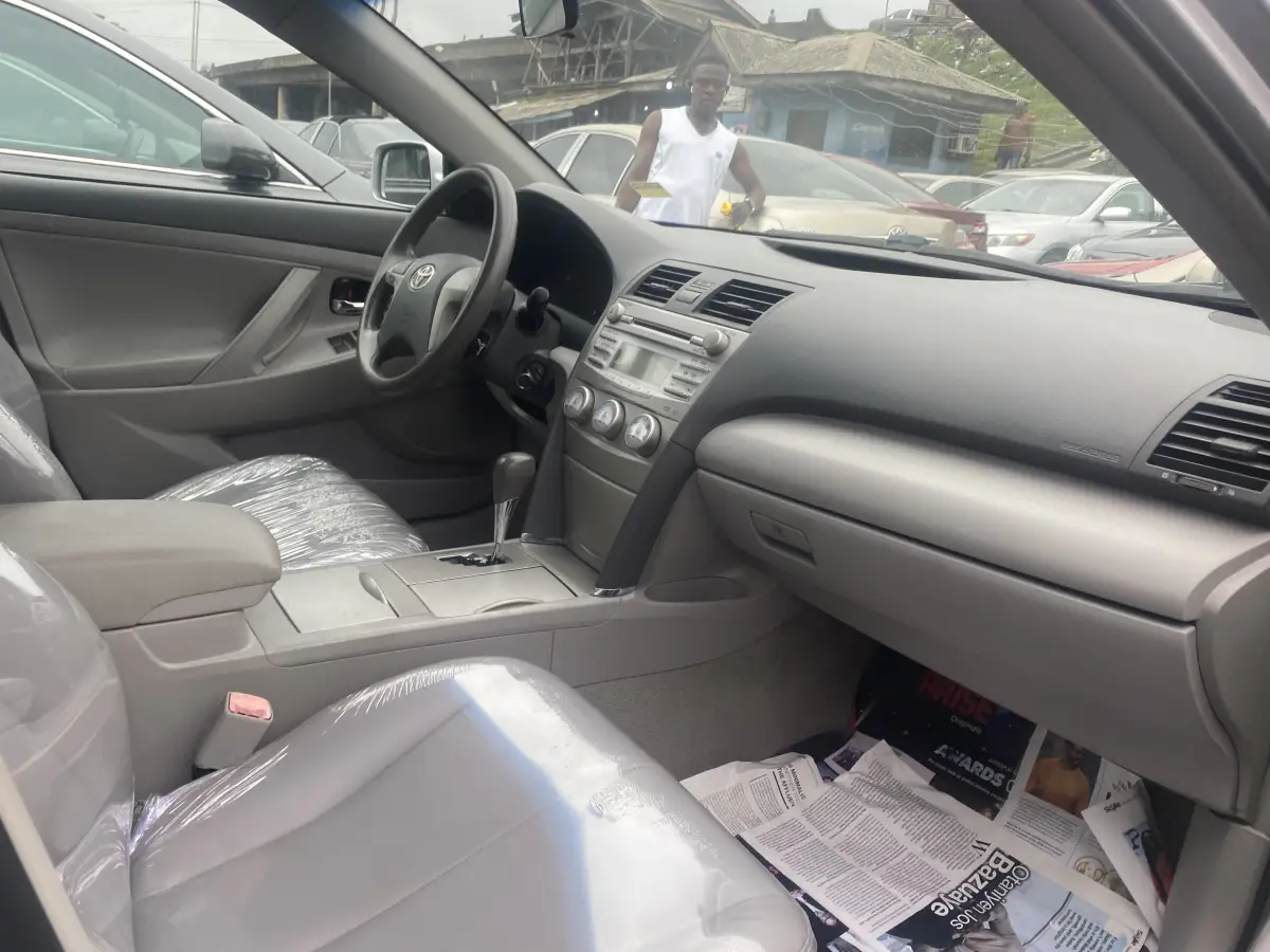 Foreign Used 2010 Toyota camry - Image 3