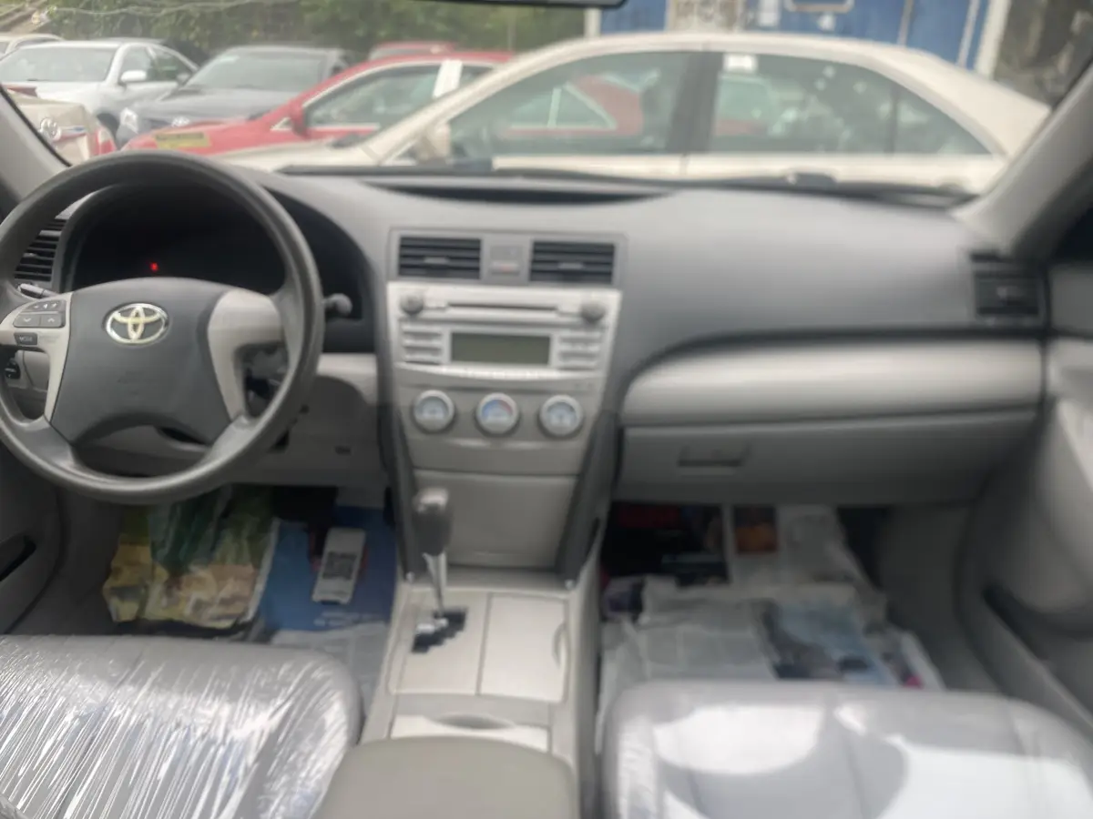 Foreign Used 2010 Toyota camry - Image 5