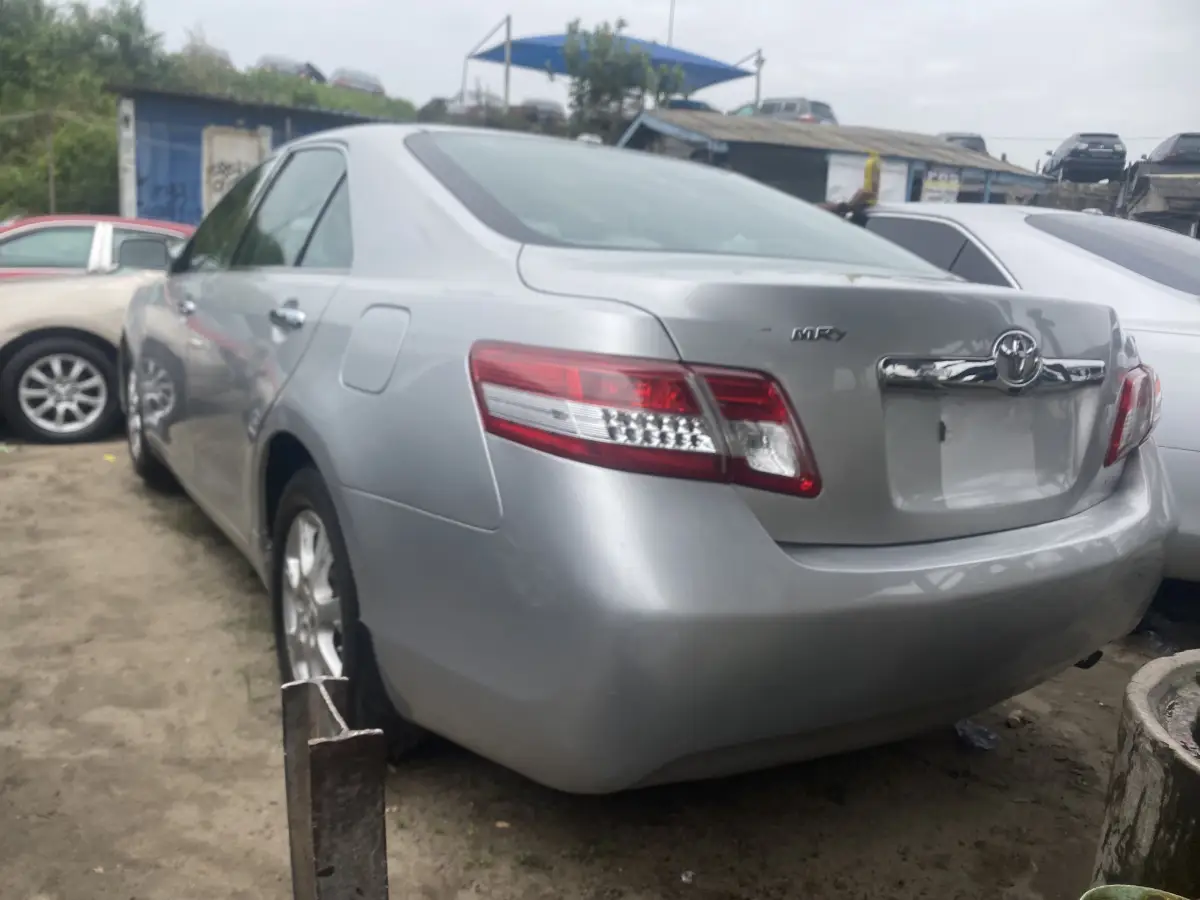 Foreign Used 2010 Toyota camry - Image 7