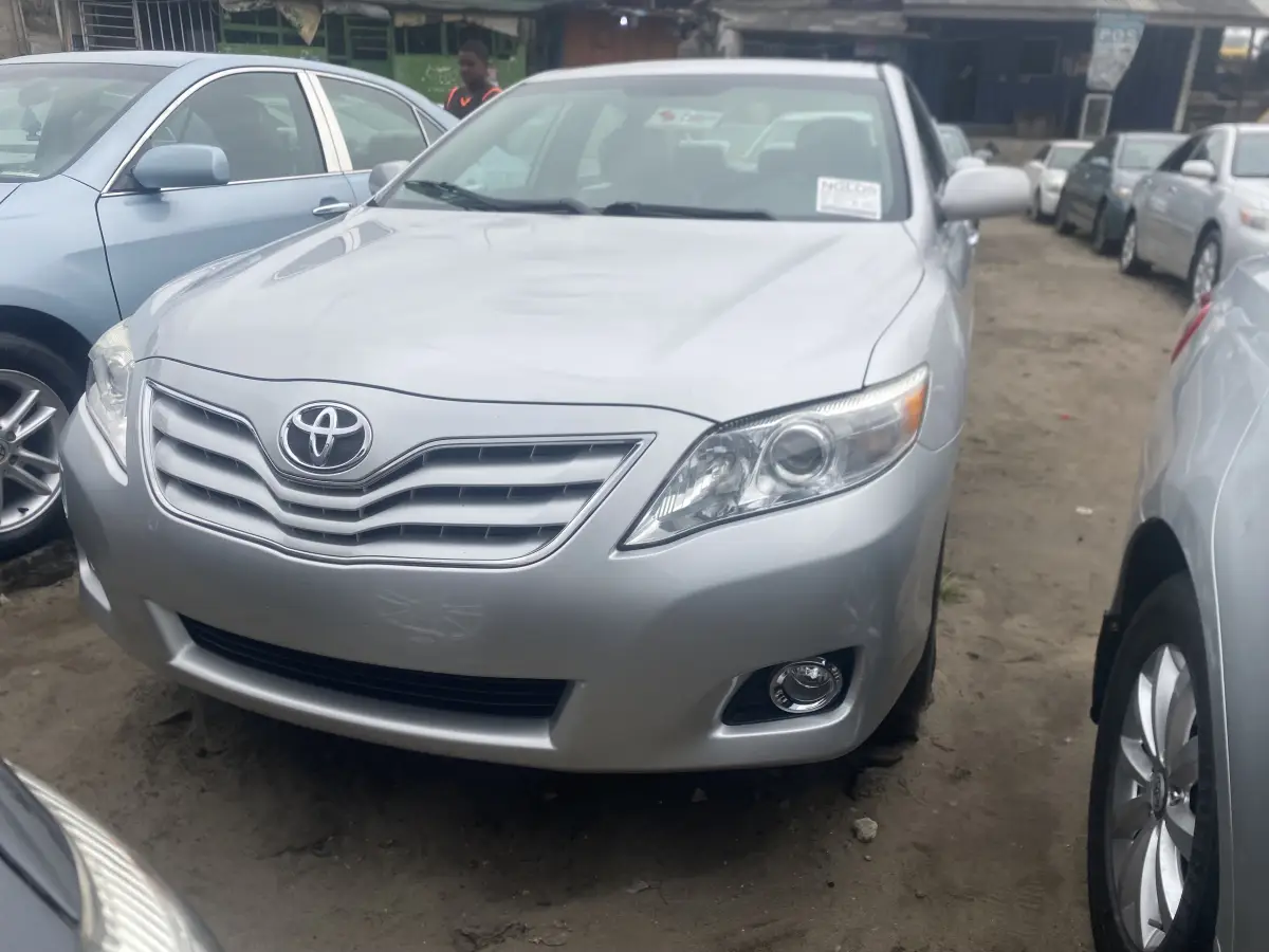 Foreign Used 2011 Toyota camry - Image 2