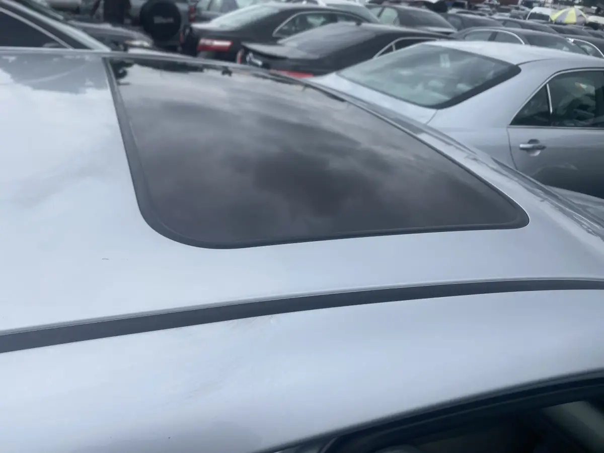 Foreign Used 2011 Toyota camry - Image 5