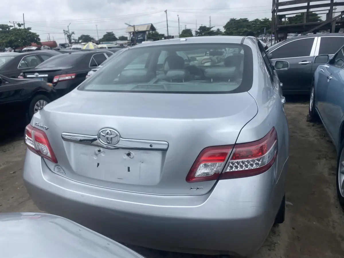 Foreign Used 2011 Toyota camry - Image 9