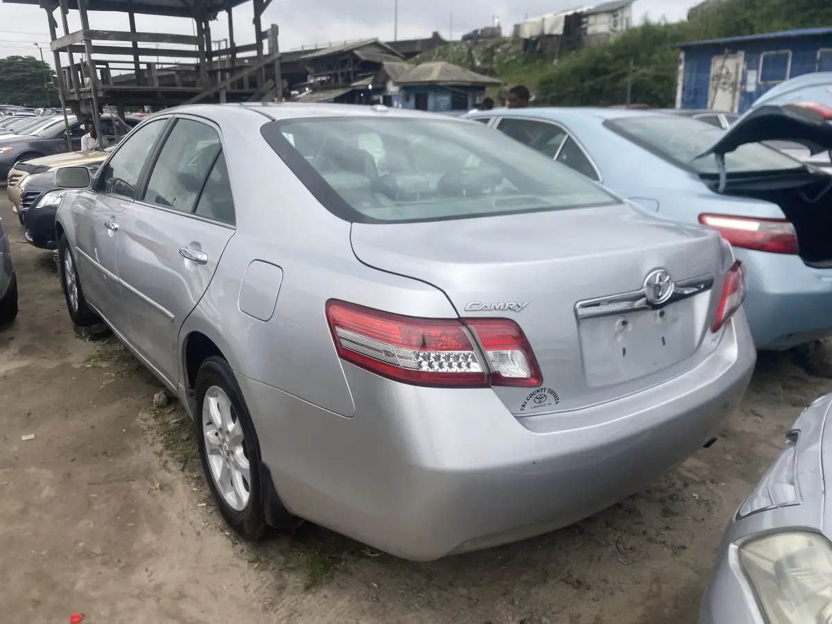 Foreign Used 2011 Toyota camry - Image 10