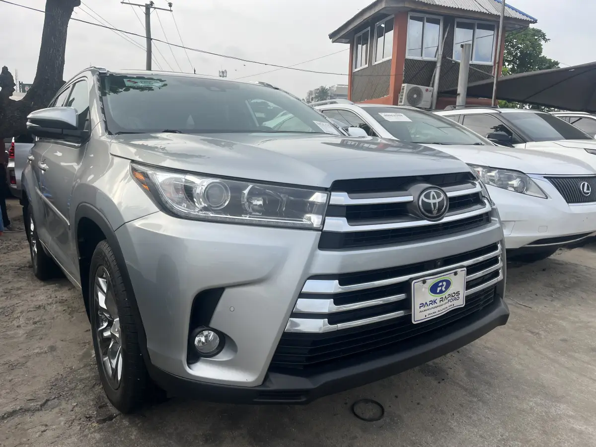 Foreign Used 2019 Toyota highlander - Image 1