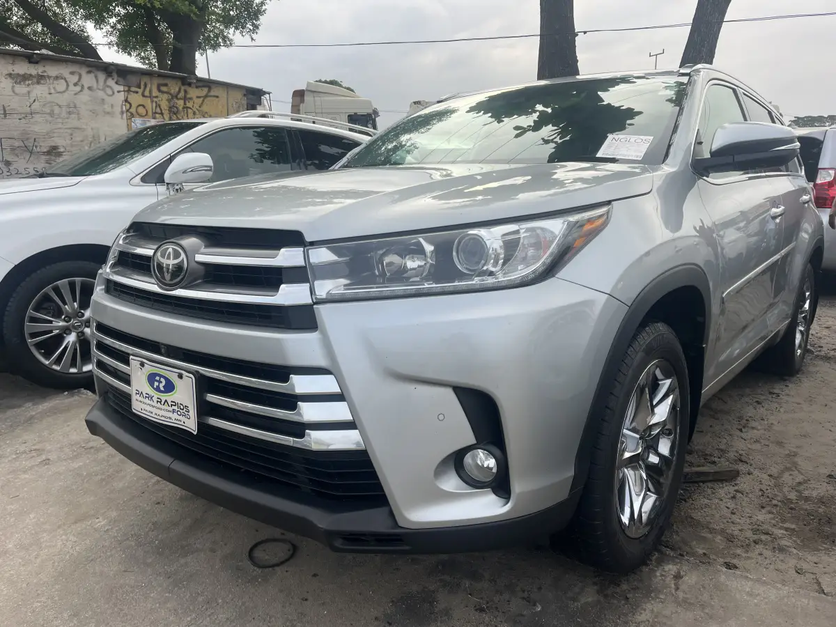 Foreign Used 2019 Toyota highlander - Image 3