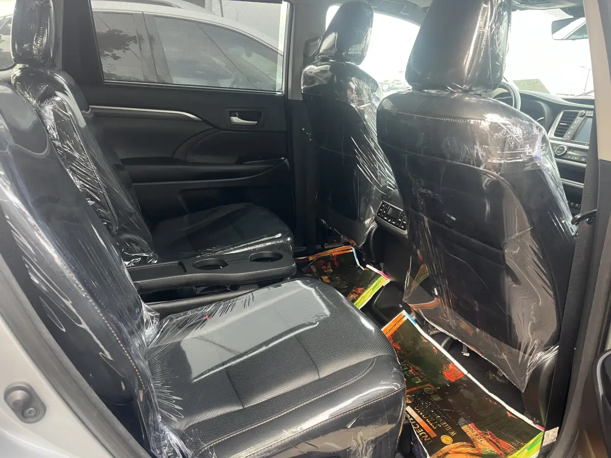 Foreign Used 2019 Toyota highlander - Image 5
