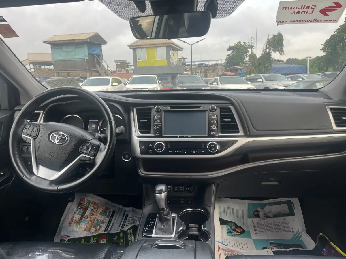 Foreign Used 2019 Toyota highlander - Image 8
