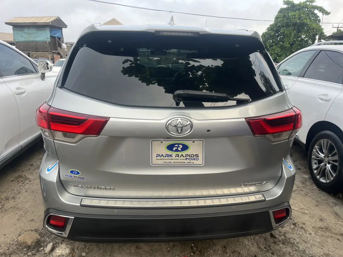 Foreign Used 2019 Toyota highlander - Image 9
