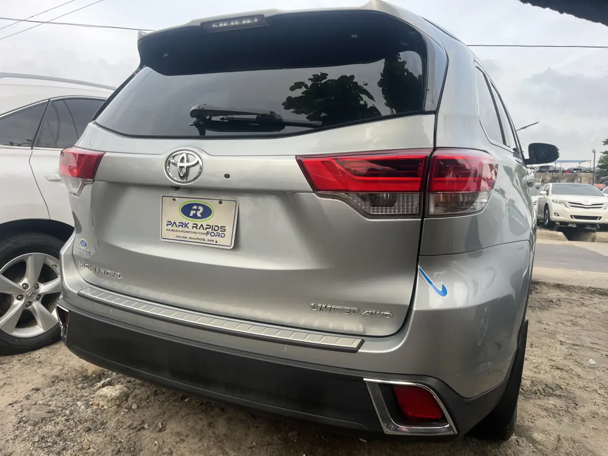 Foreign Used 2019 Toyota highlander - Image 10