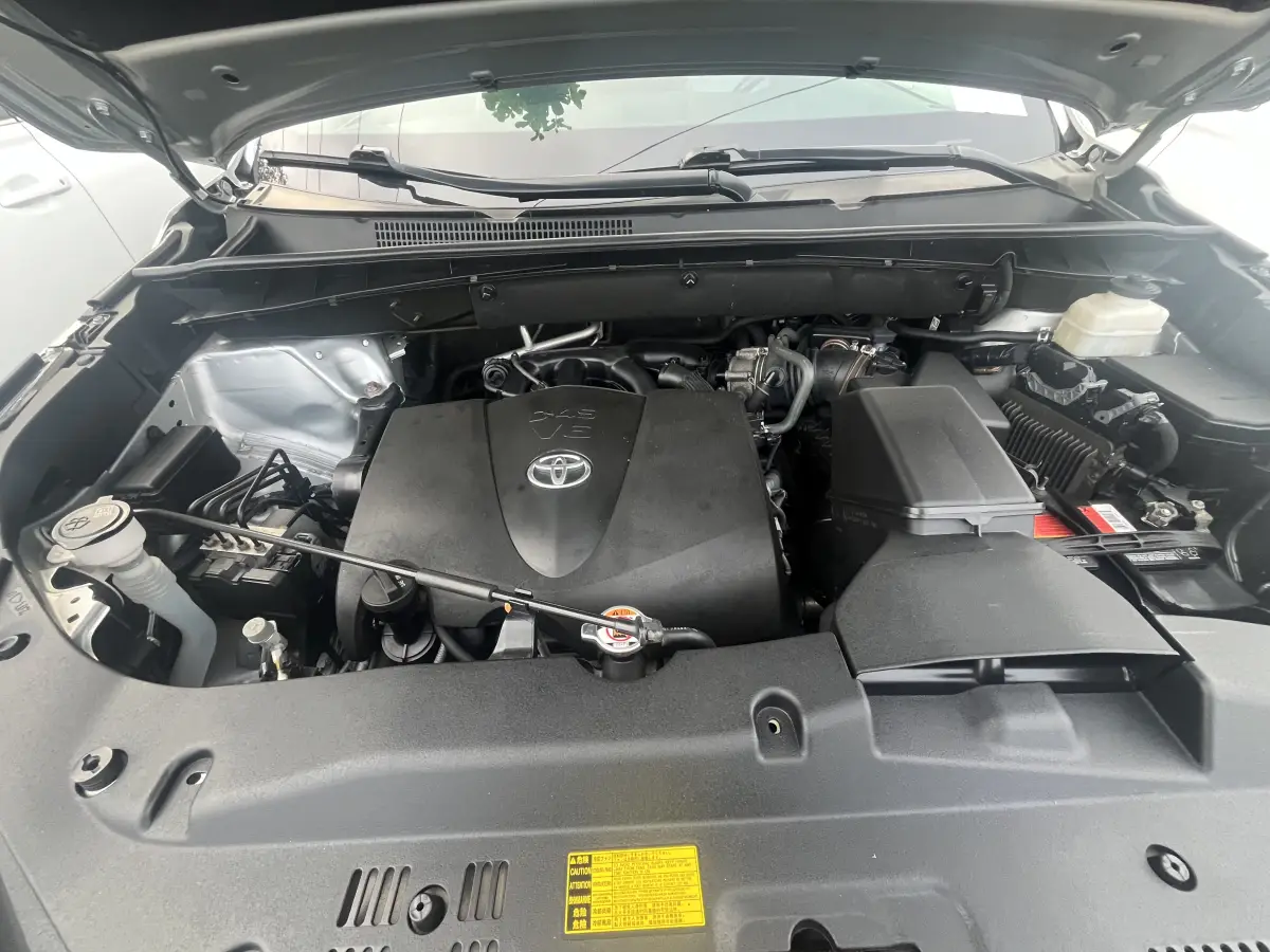 Foreign Used 2019 Toyota highlander - Image 14
