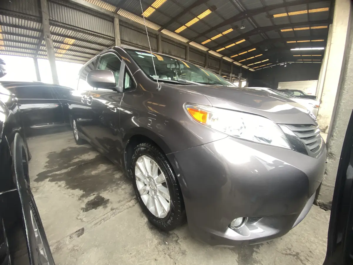 Foreign Used 2012 Toyota Sienna - Image 2
