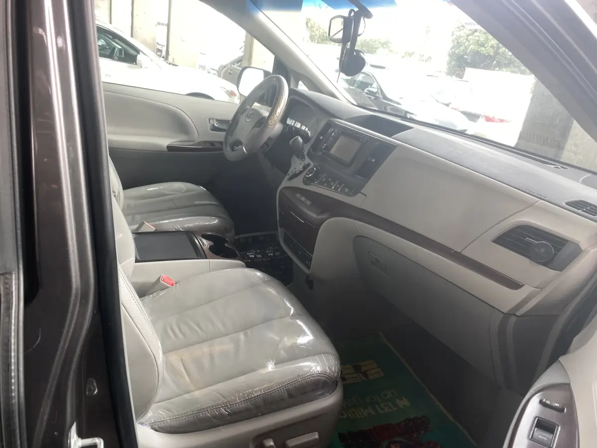 Foreign Used 2012 Toyota Sienna - Image 3