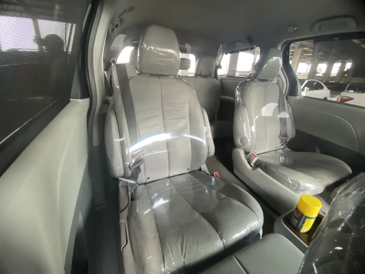 Foreign Used 2012 Toyota Sienna - Image 4