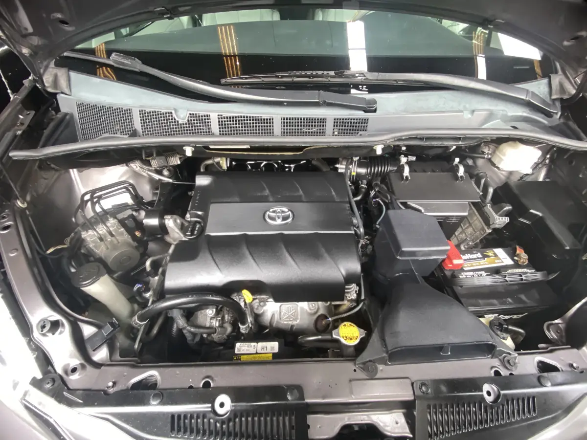 Foreign Used 2012 Toyota Sienna - Image 7