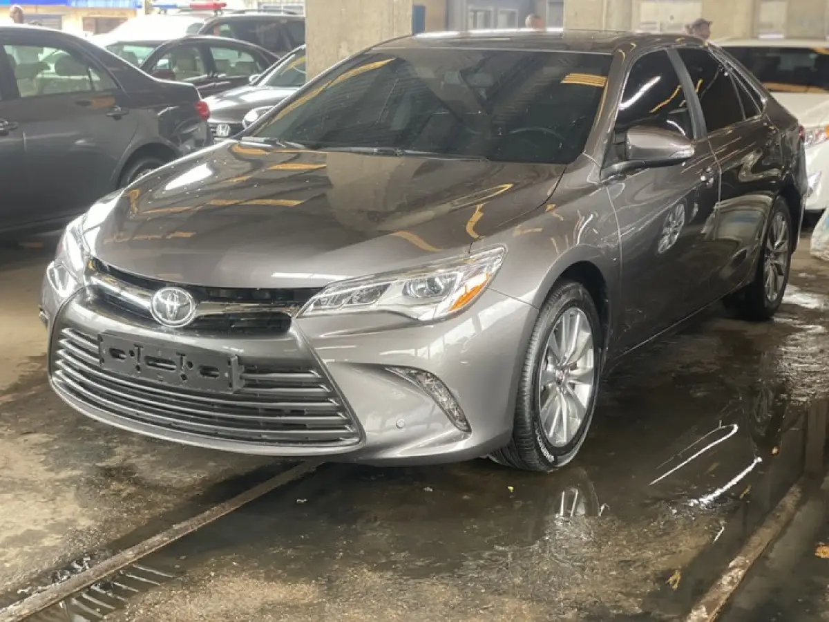 Foreign used 2016 Toyota camry - Image 3