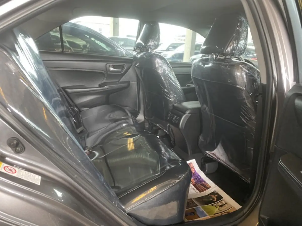 Foreign used 2016 Toyota camry - Image 5