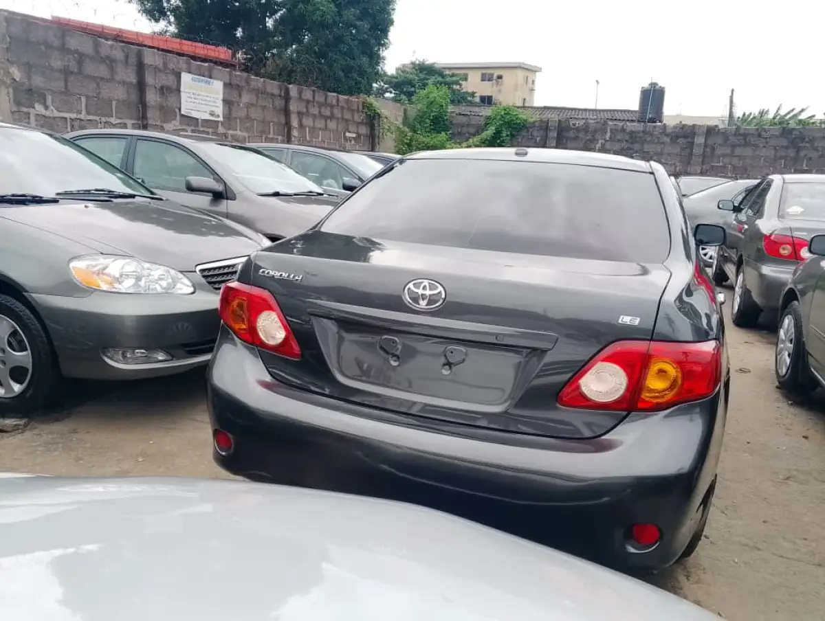 Foreign used 2010 Toyota corolla - Image 7