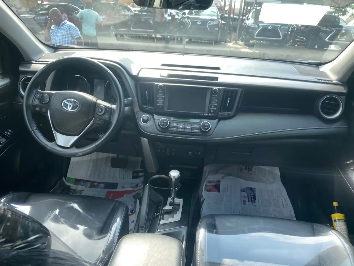 Foreign used 2017 Toyota rav4 - Image 6