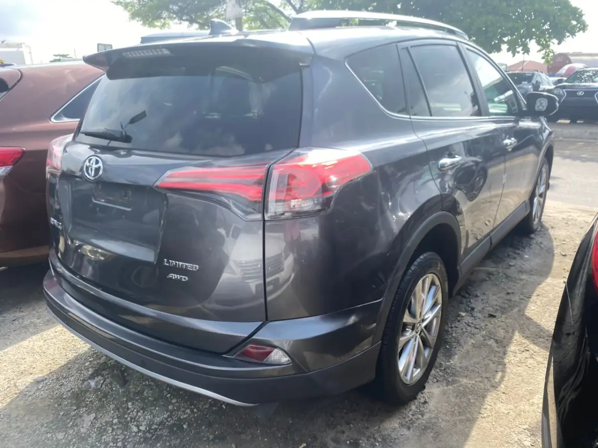 Foreign used 2017 Toyota rav4 - Image 7