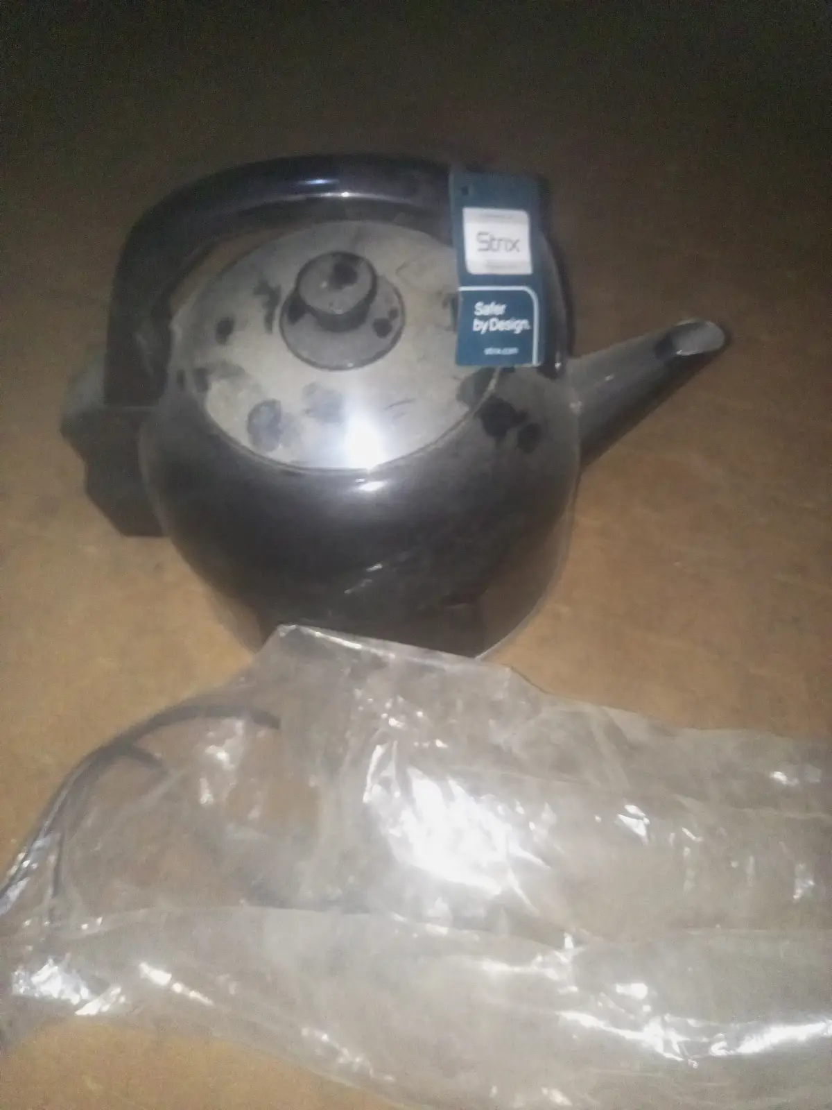 scanfrost 4.3l electric kettle - Image 1