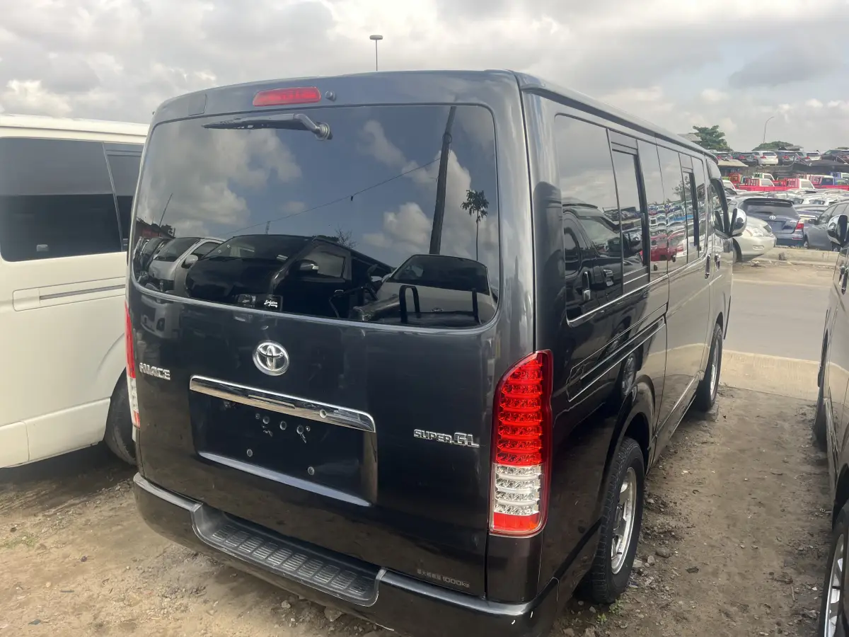 Foreign Used Toyota haice - Image 6