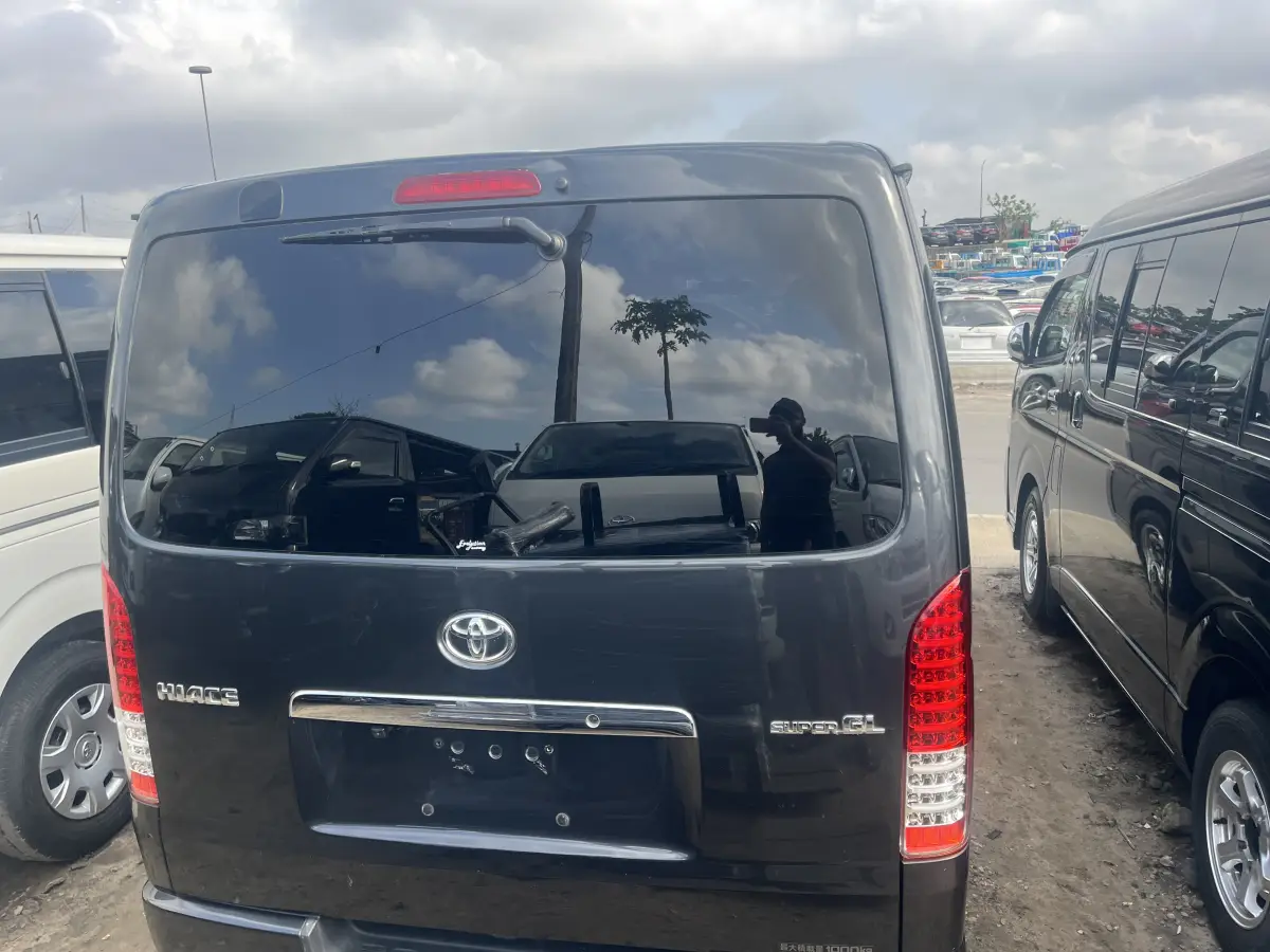 Foreign Used Toyota haice - Image 7