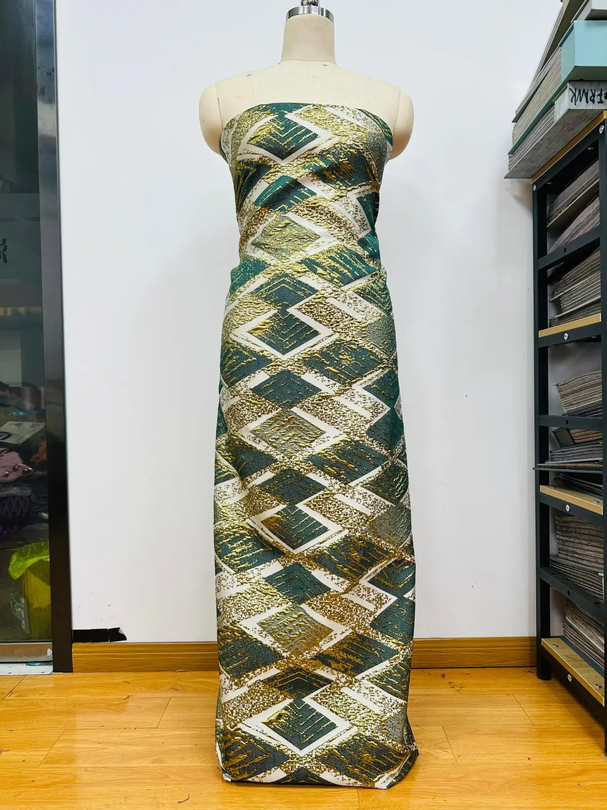 Quality fabrics at wholesale prices - Image 1