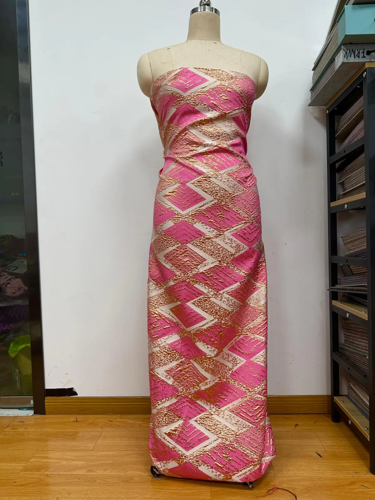 Quality fabrics at wholesale prices - Image 4