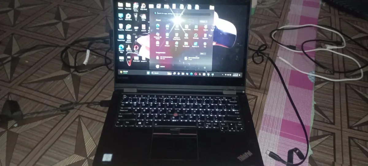 Lenovo Thinkpad Yoga 370 - Image 5
