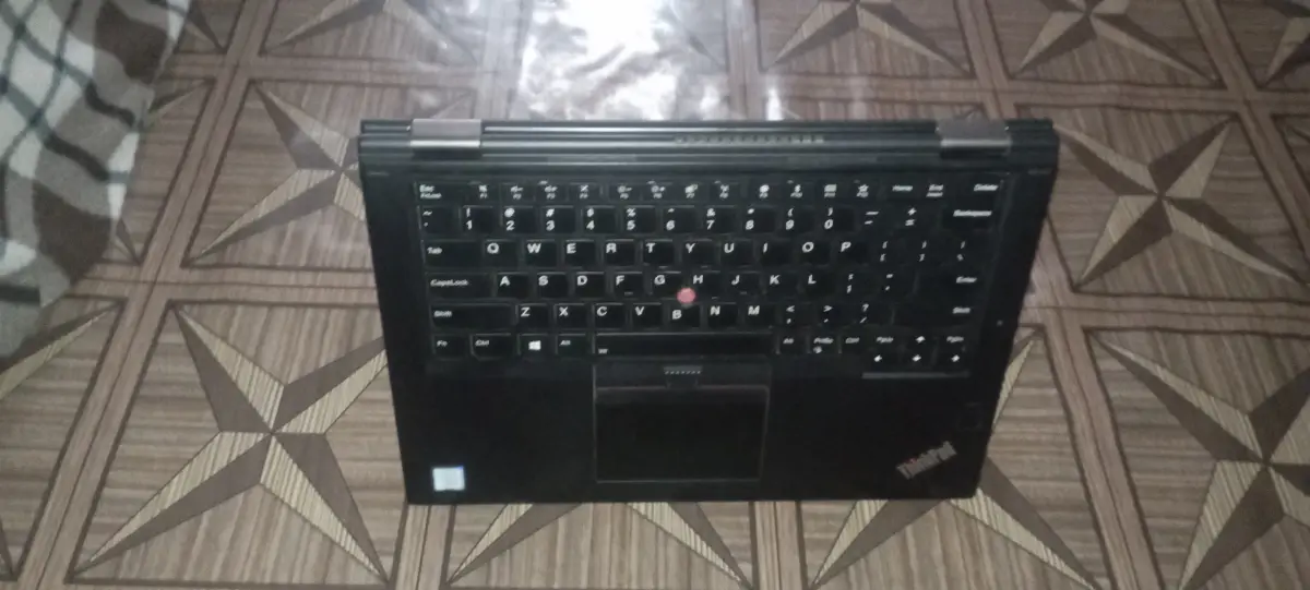 Lenovo Thinkpad Yoga 370 - Image 6