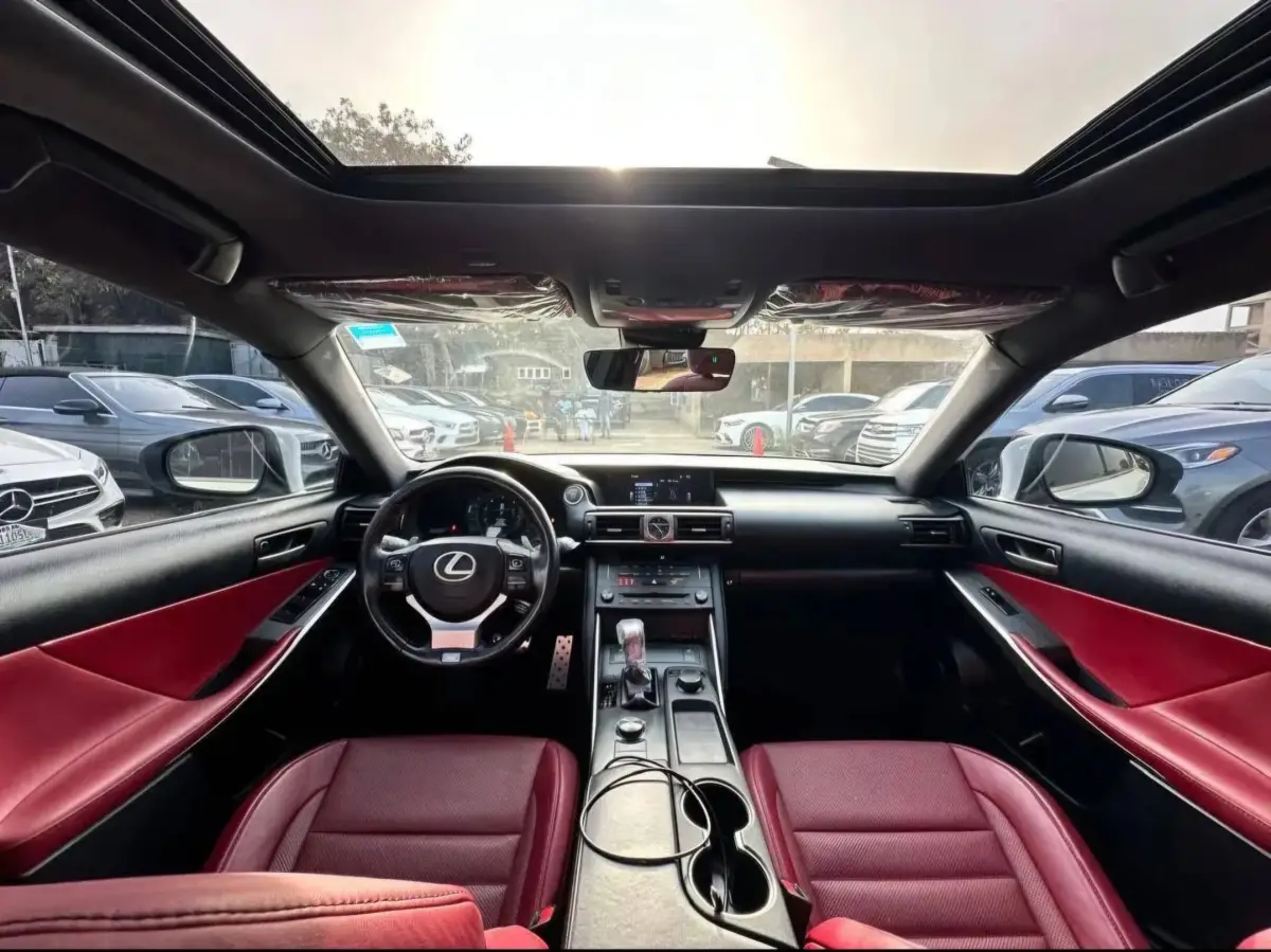 LEXUS IS300 - Image 3