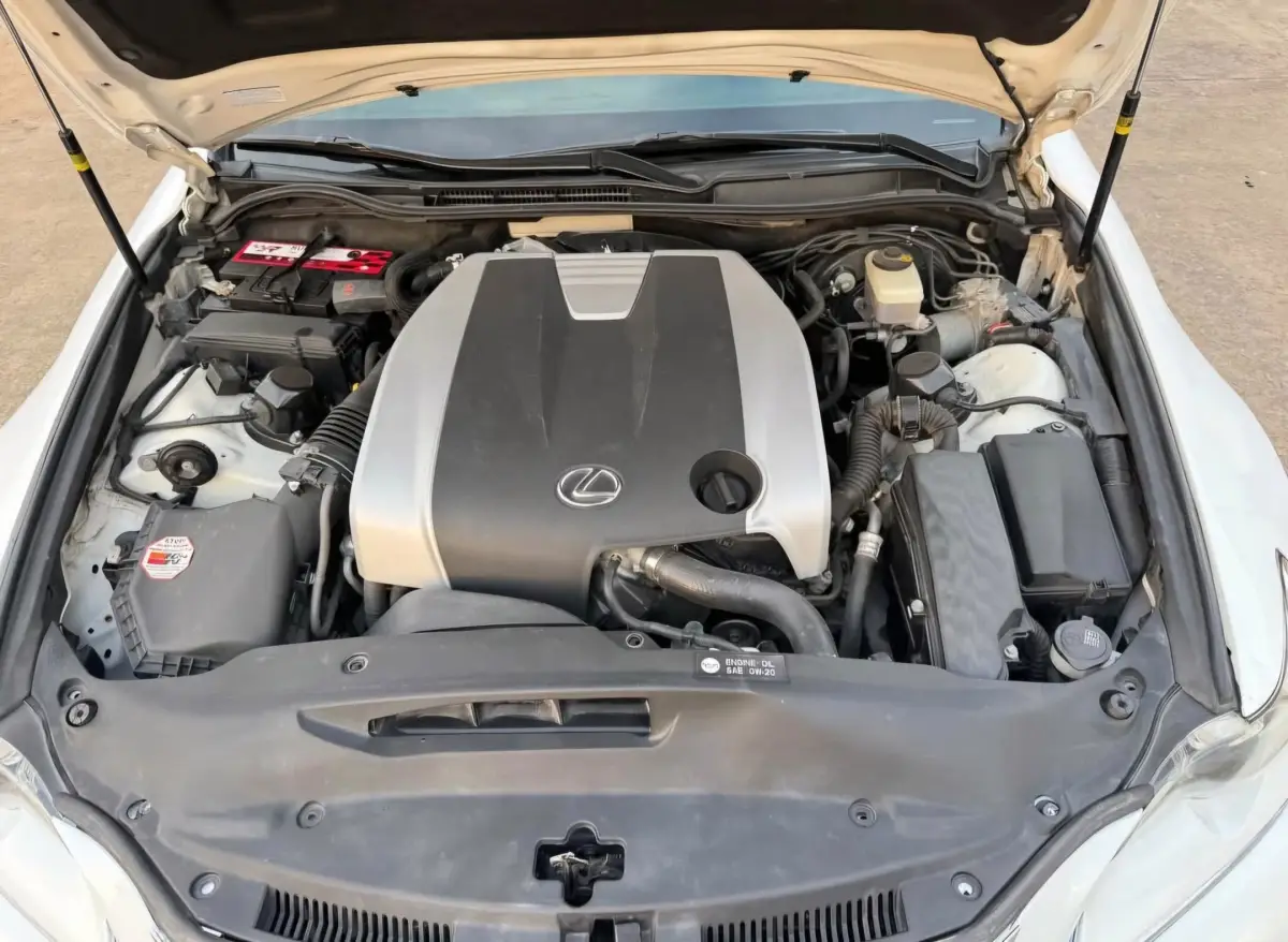 LEXUS IS300 - Image 8