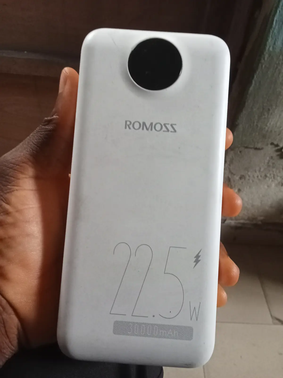 ROMOSS 30000mah POWERBANK - Image 2